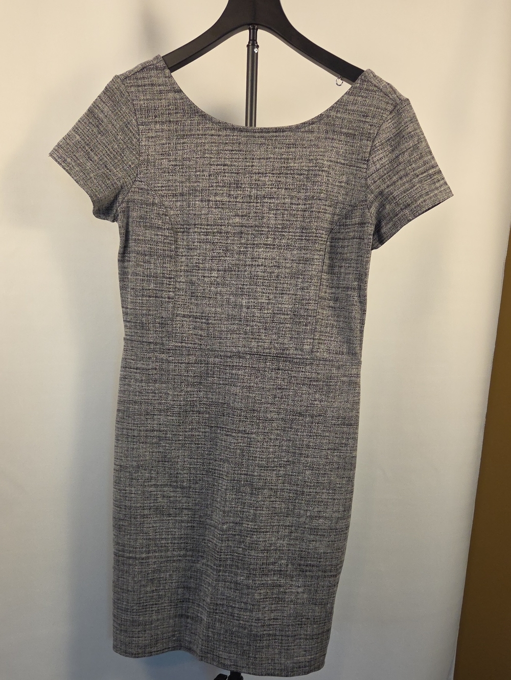 Banana Republic Heather Gray Short-Sleeve Midi Sheath Dress